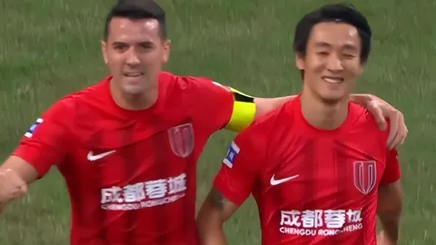 迭戈-阿瓜多18岁与皇马续约至新合约